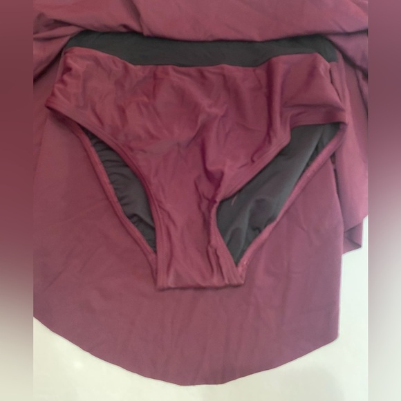 NWT Sea & Sand Woman’s Tummy Control Burgundy Swimsuit Size 8 - Picture 4 of 9